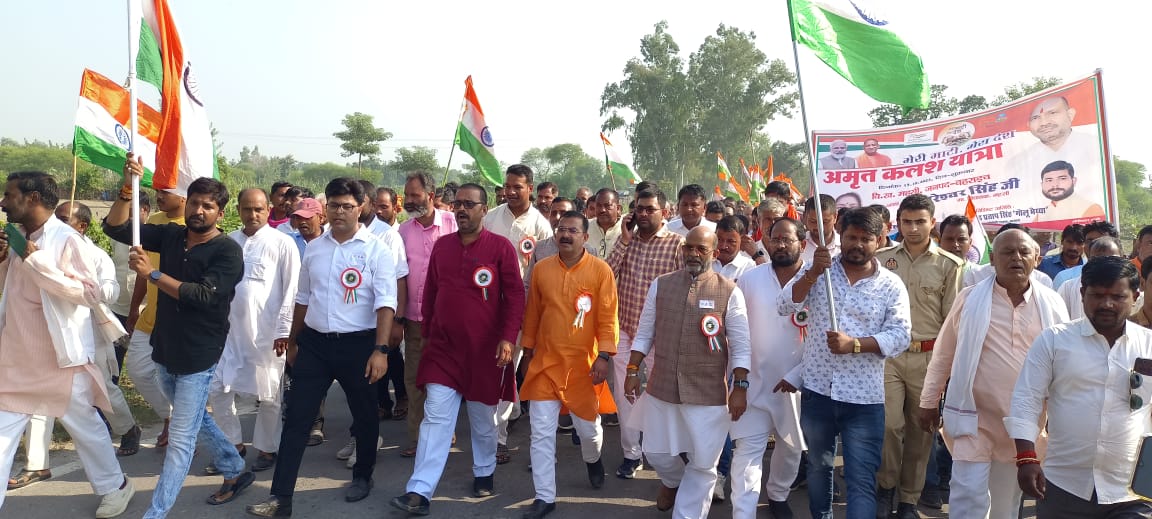 मेरी माटी मेरा देश कार्यक्रम के तहत विधायक सुरेश्वर सिंह ने नेतृत्व में निकाली गई अमृत कलश यात्रा।