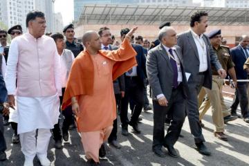 सीएम योगी ने यूपी इन्वेस्टर्स समिट की तैयारियों का जायजा लेने के बाद अधिकारियों के साथ समीक्षा बैठक की