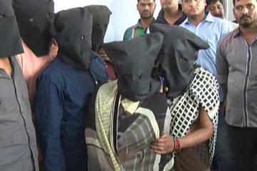 बैंक लूटकांड का खुलासा करोड़ों के जेवरात के साथ 11 बदमाश गिरफ्तार