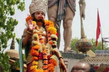 बलिया जिले में कुछ शरारती तत्वों ने भगवान हनुमान की एक प्रतिमा को तोडी