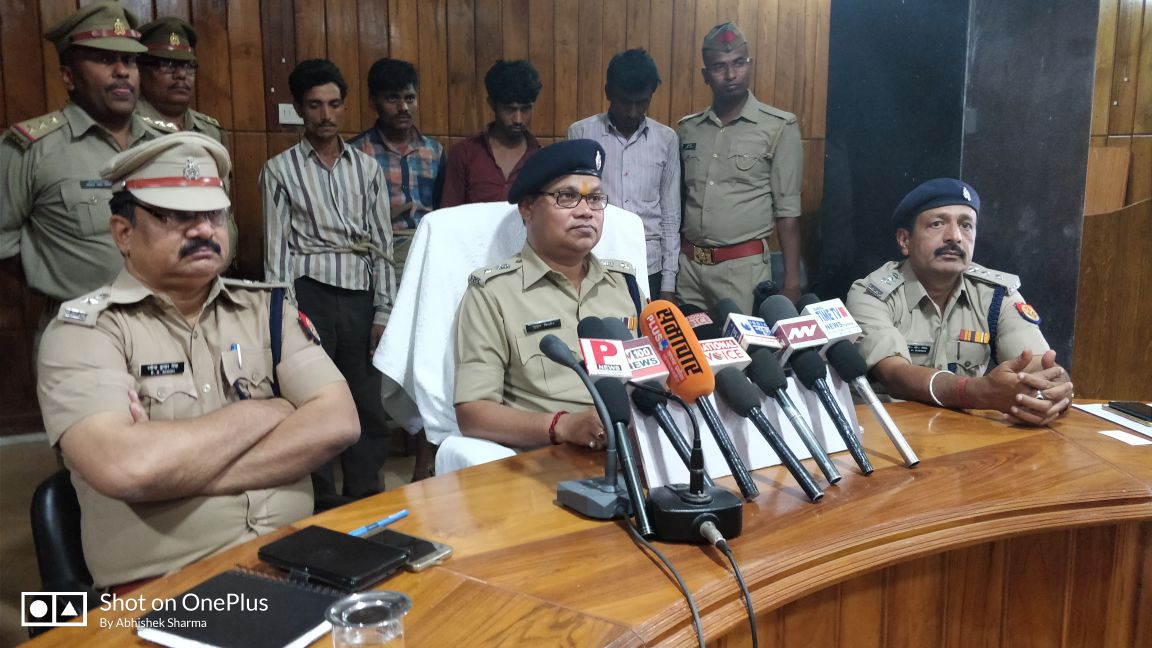 चोरी के माल के साथ04सातिर चोर गिरफ्तार जनपद मे हुई कई चोरीयो का खुलासा//