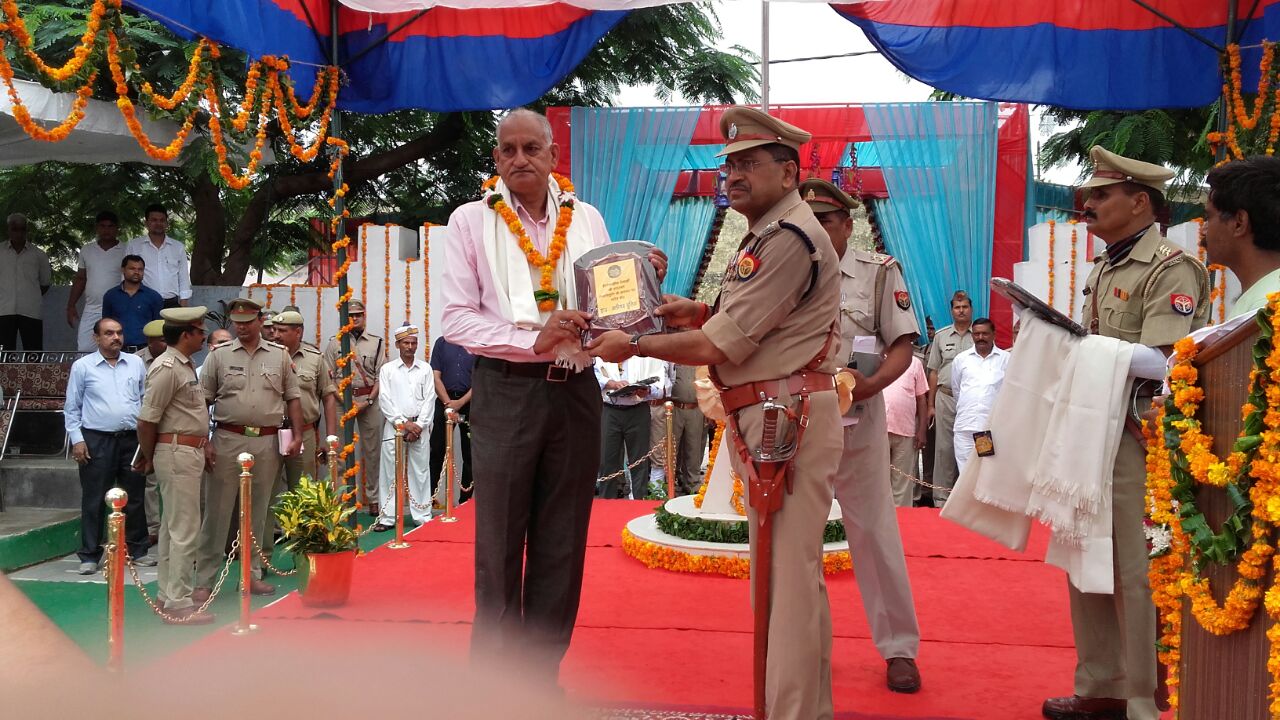 अलीगढ़ श्री आर०पी०एस० यादव की सेवा निवृत्ति पर 