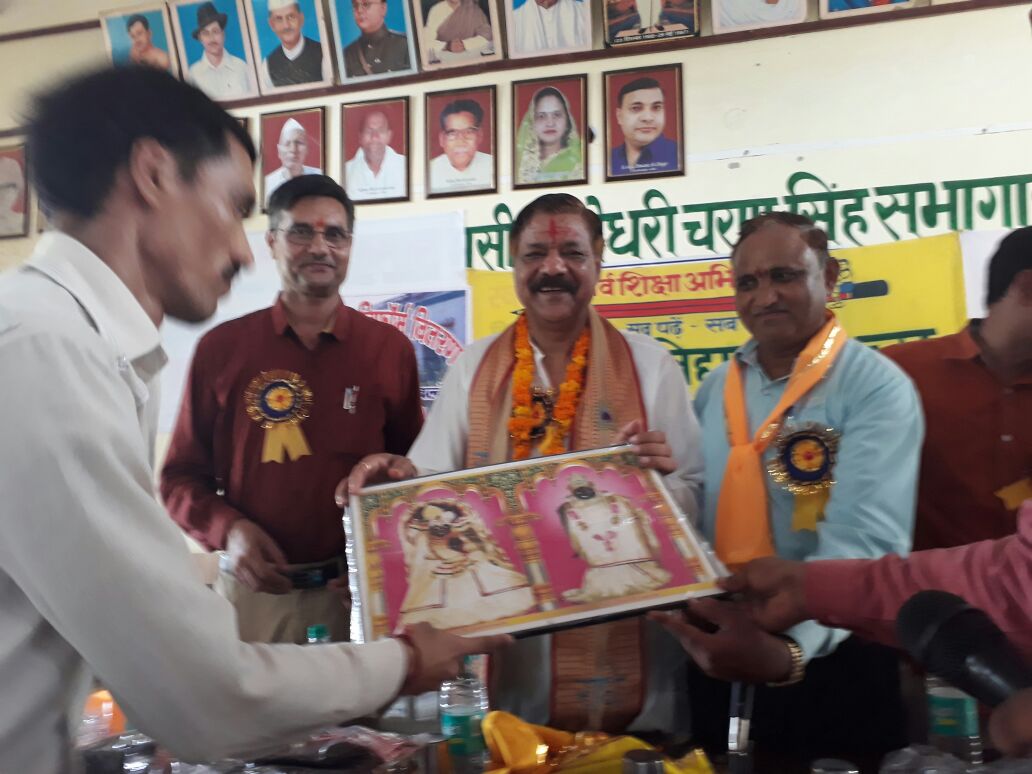 मुख्यमंत्री जी की योजना के तहत सरकारी स्कूलों के बच्चों को
