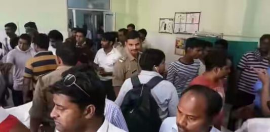 मथुरा : सीवर साफ करते समय गैस बनने से एक की मौत, तीन की हालत गंभीर