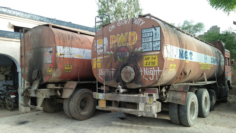 काले तेल के गोदाम पर छापा, दो टैंकर पकडे, गोदाम सील........कुलदीप शर्मा 
