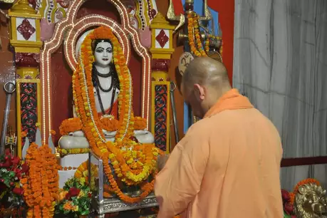 UP के सरकारी स्कूलों में अब पढ़ाया जाएगा बाबा गोरखनाथ का पाठ