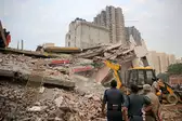 नोएडा में आज फिर एक निर्माणाधीन बिल्‍डिंग गिरी, एक की मौत, तीन घायल