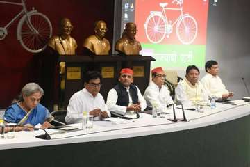 रामगोपाल यादव ने कहा," ईवीएम के बजाय बैलेट पेपर से आम चुनाव कराया जाय