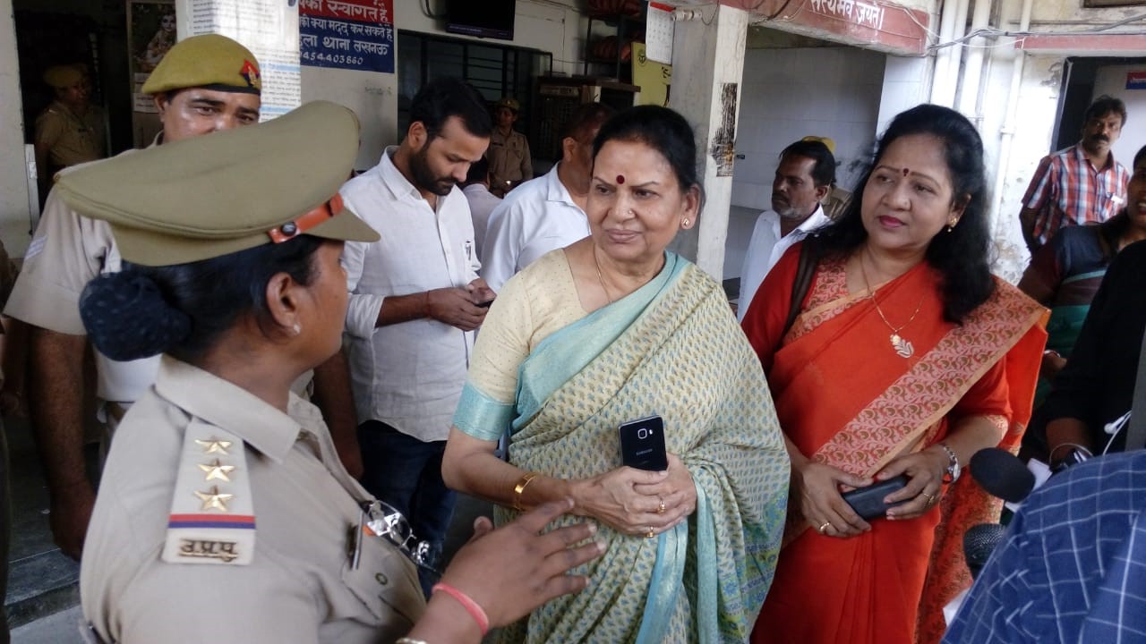 राज्य महिला आयोग की अध्यक्ष ने जनपद लखनऊ में महिला थाने का निरीक्षण किया*