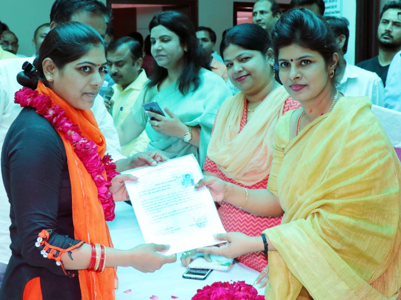स्वाती सिंह ने बाँटे प्रधानमंत्री आवास योजना के लाभार्थियों को आवास आवंटन के पत्र*
