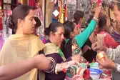 करवा चौथ के चलते बाजार गुलजार, डिजाइनर छलनी की बढ़ी डिमांड