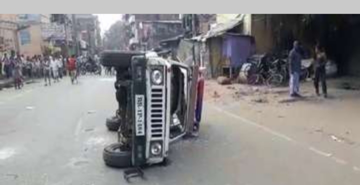 महिला कांस्टेबल की मौत के बाद पटना पुलिस लाइन में हंगामा, कई राउंड चलीं गोलियां अभी भी हालात काबू में नहीं