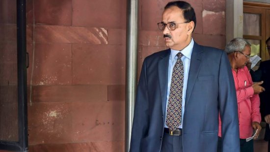 CBI vs CBI LIVE: CVC से आलोक वर्मा को क्लीनचिट नहीं, कोर्ट ने कहा- हम अभी आदेश नहीं दे सकते