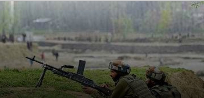 जम्मू और कश्मीर के कुलगाम, पुंछ और त्राल सेक्‍टर में आतंकी मुठभेड़ दो आतंकी ढेर, एक जवान शहीद