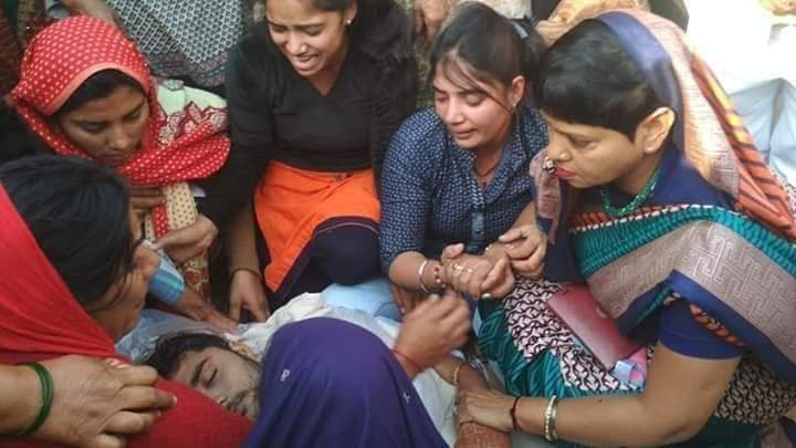 बुलंदशहर हिंसा, सुमित के परिजनों को 10 लाख की आर्थिक मदद