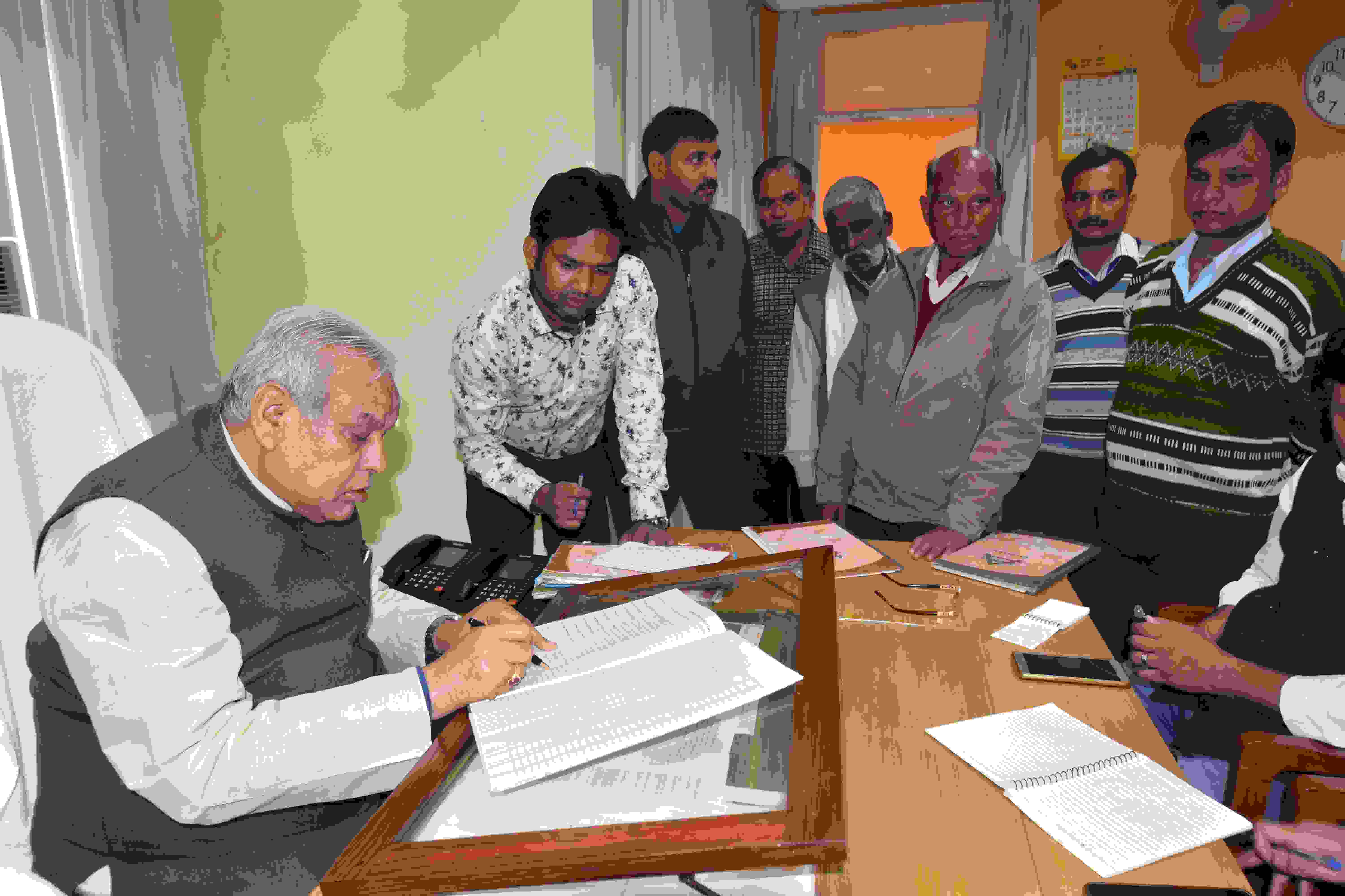 उत्तर प्रदेश के सूक्ष्म ,लद्यु एवं मध्यम उद्यम मंत्री श्री सत्येदव पचोरी ने उत्तर प्रदेश लद्यु उद्योग निगम, कानपुर का औचक निरीक्षण किया