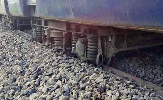  लगातार हो रहे रेल हादसों  शक्तिपुंज एक्सप्रेस की 7 बोगियां पटरी से उतरी