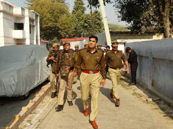 एस एस पी कुलहरि ने सिविल लाइन थाने का किया औचक निरीक्षण