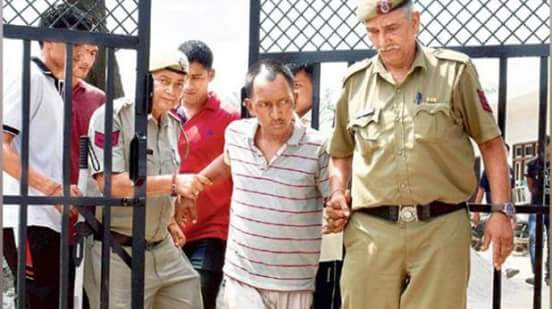 प्रद्युम्न ठाकुर की हत्या को लेकर लोगों में आक्रोश स्कूल के पास स्थित एक शराब दुकान क़ी आग के हवाले .