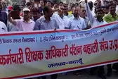 एस्मा के बावजूद कर्मचारी, शिक्षक व अधिकारी हड़ताल पर