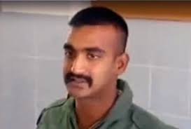 इमरान खान का ऐलान, कल रिहा होंगे वायुसेना के विंग कमांडर अभिनंदन