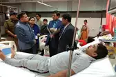 बेखौफ बदमाशों ने सिपाही को मारी गोली, ट्रामा सेंटर पहुंचे डीजीपी