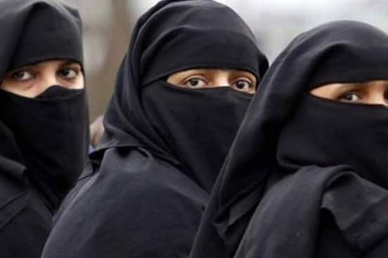 तलाक और हलाला जैसी कुप्रथा के दर्द से नहीं गुजरना चाहती. इसलिए हिंदू धर्म अपनाने जा रही हिंदू धर्म अपनाकर अपनी पढ़ाई करेगी.करेगी