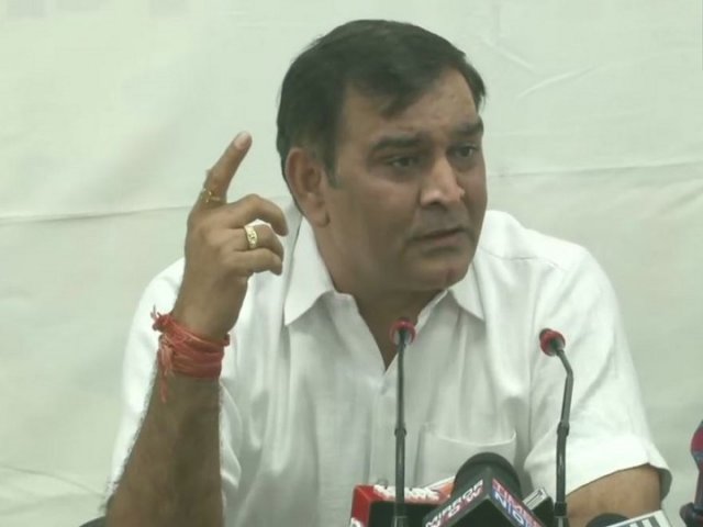 अरविंद केजरीवाल से 6 करोड़ रुपये में पिता ने खरीदा टिकट