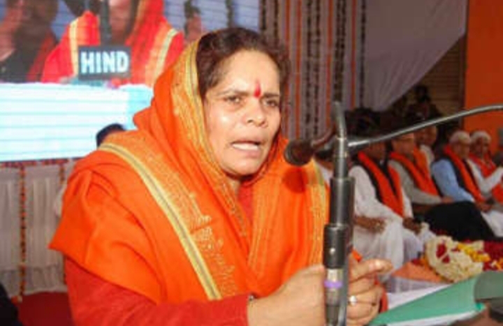  अलीगढ़ मर्डर: साध्वी प्राची बोलीं- दोषियों को पेट्रोल डालकर सड़कों पर जिंदा जलाया जाए