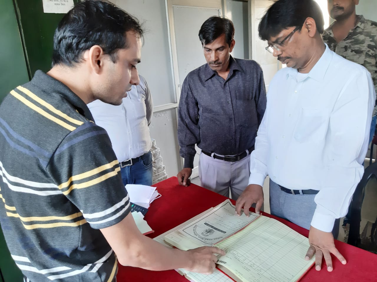 नगर आयुक्त ने किया सेवा भवन का औचक निरीक्षण साथ ही दिए सख्त निर्देश 
