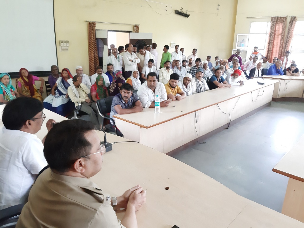 अलीगढ़ः- डेरी संचालकों को नगर आयुक्त की सख्त चेतावनी शहर से बाहर जाएंगी 555 डेरी