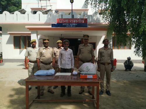 बहराइच थाना राम गांव फर्जी वायर एराइज व्रिड धान 6444 गोल्ड पैकिंग 225 अदद व एक अदद इलेक्ट्रानिक पैकिंग मशीन  व एक बोरी में 32 किलो धान*रिपोर्ट नसीम खान