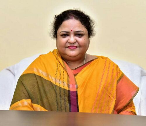 प्राथमिक विद्यालय के दो सहायक अध्यापक निलम्बित   अध्यापक-अध्यापिकाओं की कार्य के प्रति लापरवाही   किसी भी दशा में बर्दाश्त नहीं की जाएगी   -श्रीमती अनुपम