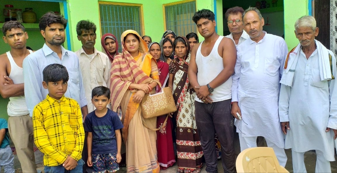 पीड़ित छात्रा के परिवार से मिलने पहुँची पूर्व लोकसभा प्रत्याशी:-लक्ष्मी धनगर 