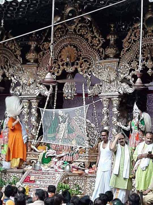 हरियाली तीज - स्वर्णजड़ित हिंडोले में भक्तों को दर्शन देंगे बाँके बिहारी 