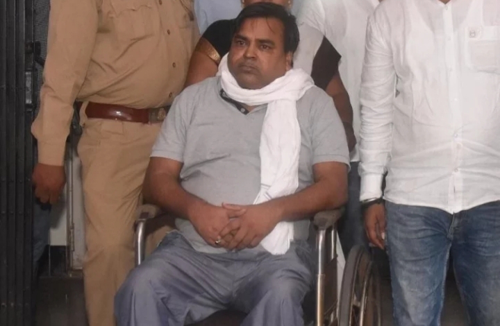 ईडी ने दर्ज की गायत्री, पांच आईएएस समेत 16 के खिलाफ एफआईआर