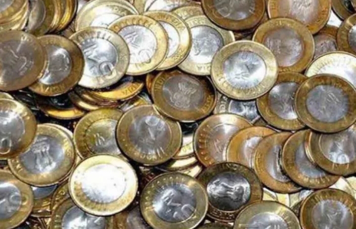 जन्माष्टमी पर चढ़ावे में आए 10 लाख से अधिक 10 के सिक्के, बैंकों में नहीं बची रखने की जगह