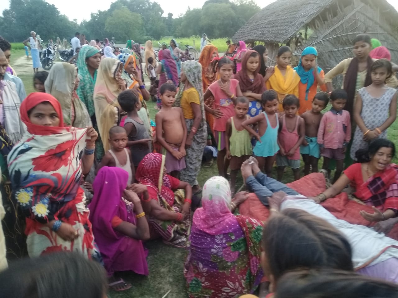 *बहराइच ब्रेकिंग* तालाब में पैर फिसलने से डूबा युवक,हुयी मौत सूचना के बाद भी नहीं पहुंची मौके पर पुलिस, ग्रामीणों में आक्रोश *रिपोर्ट:- दीपक कुमार अवस्थी ब