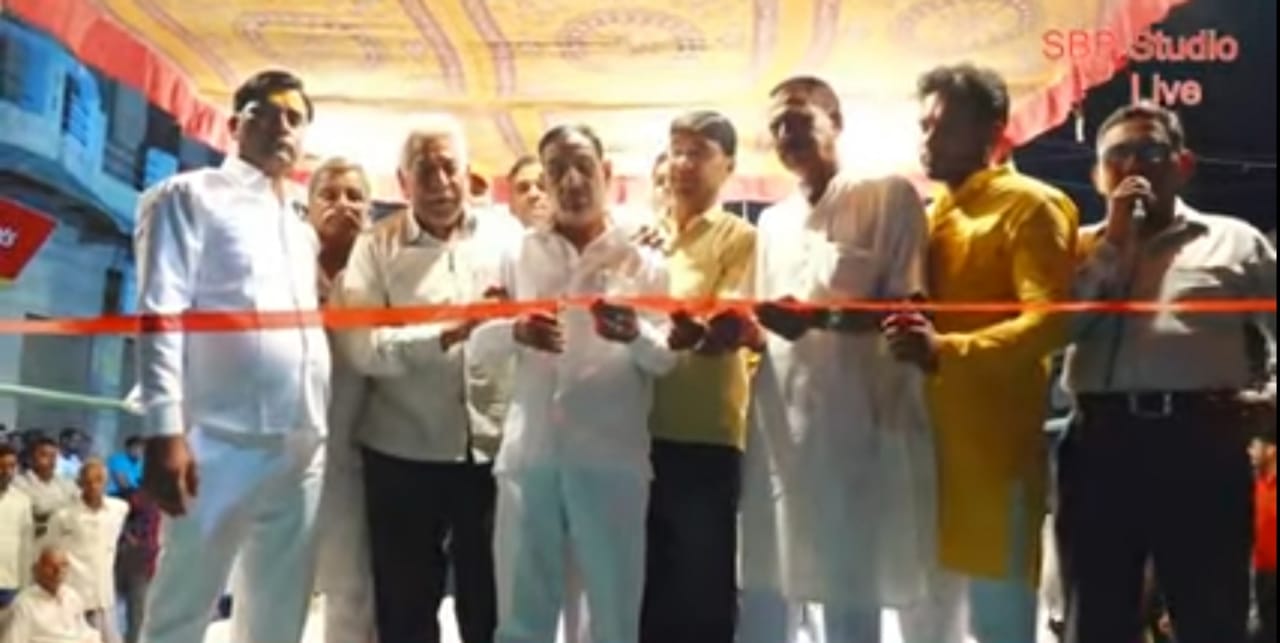 रसिया सुनने उमड़ पड़ा अपार जनसैलाब