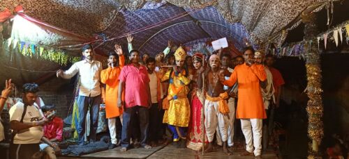 बहराइच फखरपुर पट्टी कमालपुर मां भगवती के दरबार में जगराते का आयोजन।।  रिपोर्ट :- पंकज कुमार सिंह।