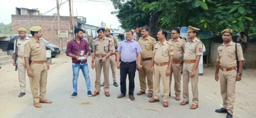 बहराइच मूर्ति विसर्जन रुट पर त्योहार प्रतिमा विसर्जन के मद्देनजर क्षेत्राधिकारी नगर द्वारा किया गया ड्रोन कैमरे द्वारा निगरानी। रिपोर्ट :- पंकज कुमार 