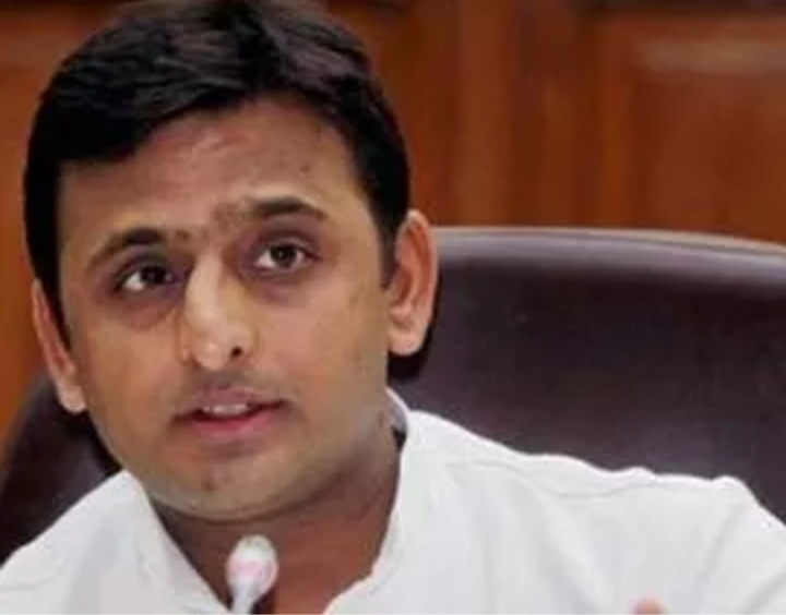 अखिलेश की बीजेपी सरकार व अफसरों को चेतावनी- सपा सरकार आने पर होगी पुष्पेंद्र एनकाउंटर की जांच
