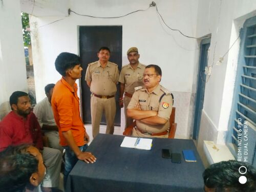 बहराइच राम गांव थाना क्षेत्र गंभीरवा चौकी के पास युवक का शव मिलने पर क्षेत्र में फैली सनसनी। रिपोर्ट पंकज कुमार सिंह।