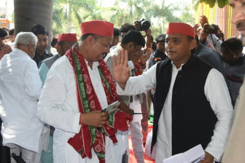 बहराइच *पूर्व विधायक के के ओझा ने बसपा छोड़ सपा का दामन थामा* नसीम खान