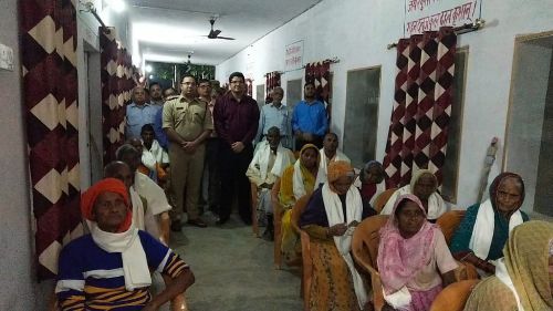 बहराइच जिलाधिकारी व पुलिस अधीक्षक द्वारा वृद्घाश्रम अमीनपुर नागरौर का भ्रमण किया गया।। रिपोर्ट :- पंकज कुमार सिंह।