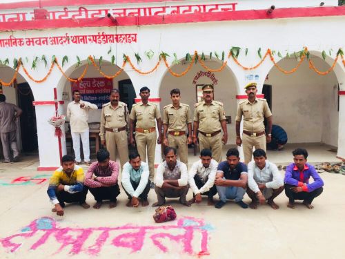 बहराइच हार-जीत की बाजी लगाकर जुआ खेलते समय 08 जुआरी गिरफ्तार। रिपोर्ट :- पंकज कुमार सिंह।