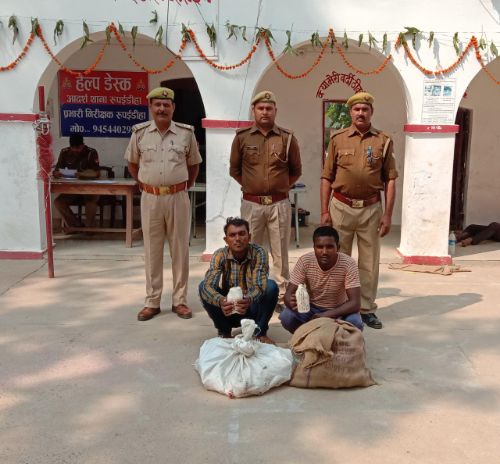 बहराइच थाना रुपईडीहा पुलिस ने 135 सीसी नेपाली शराब के साथ दो तस्करों को किया गिरफ्तार।। रिपोर्ट :- पंकज कुमार सिंह।