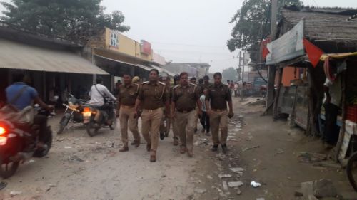 बहराइच, फखरपुर एसओ ने चलाया यातायात जागरूकता अभियान हटवाया अबैध अतिक्रमण।  रिपोर्ट :- पंकज कुमार सिंह।